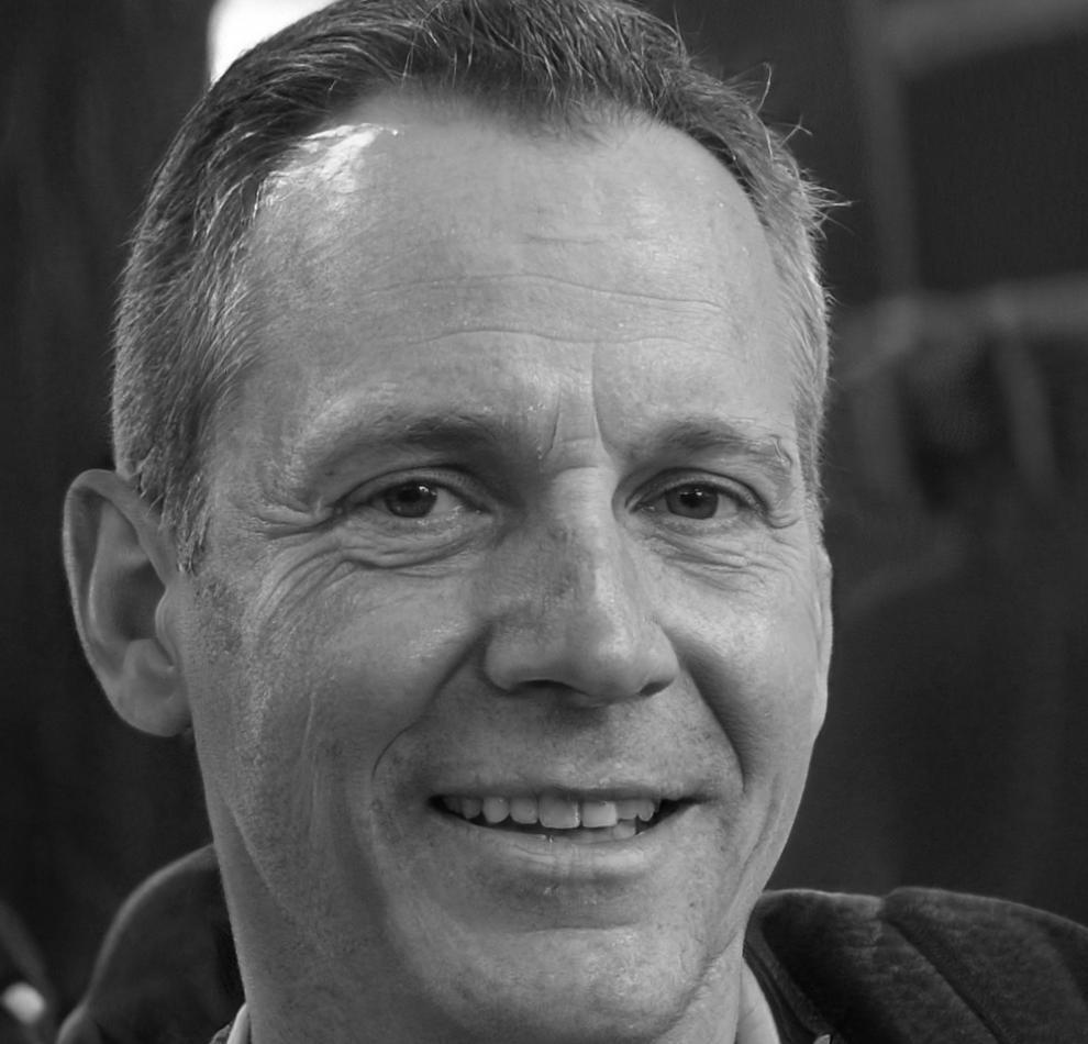 Carlos Mendoza, asesor financiero